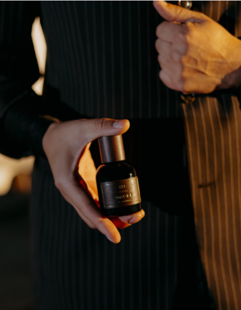 Onore - Vyrams - Eau De Parfum
Kvapas
Onore
Talpa
50ml
Viršutinės natos
kardamonas, rausvieji pipirai, vijokliniai lapai, mėtos
Vidurinės natos
šalavijas, melionas, ananasas
Apatinės naPorolonoNamaiOnore - Vyrams - Eau De Parfum