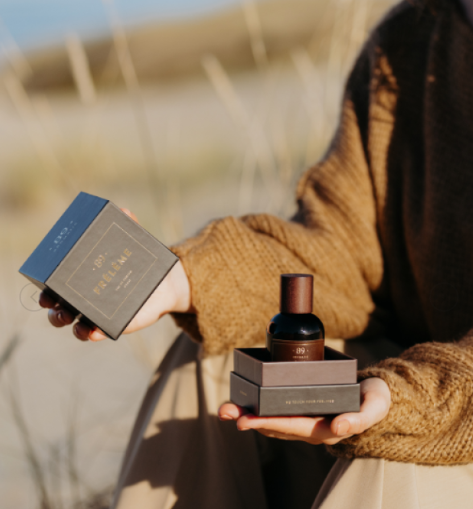 Fréléme - Moterims - Eau De Parfum
Kvapas
Fréléme
Talpa
50ml
Viršutinės natos
kalabrijos bergamotė, kardamonas
Vidurinės natos
gvajako mediena, žibuoklė, vandens natos
Apatinės natos
sandalPorolonoNamaiFréléme Moterims